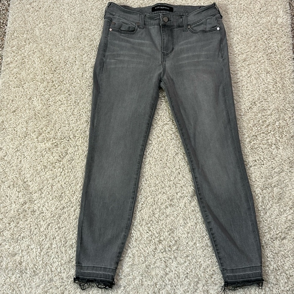 LIVERPOOL 4/27 The Crop gray jeans with black raw hem
